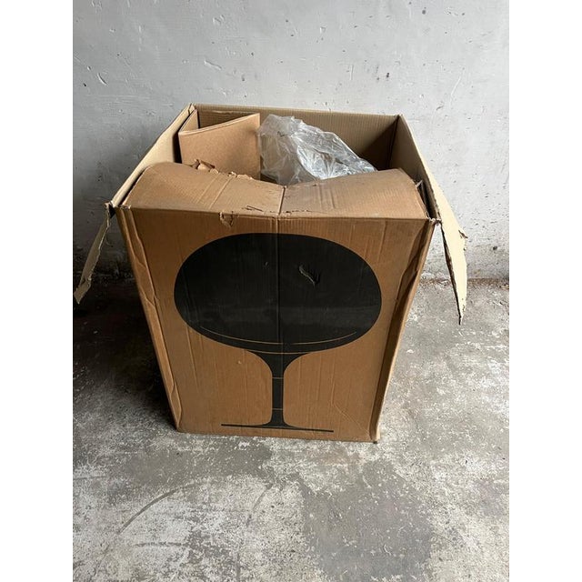 Kartell Ero|S Swivel Armchair by Philippe Starck – Old New Stock Introduction The Ero|S swivel armchair by Philippe Starck...