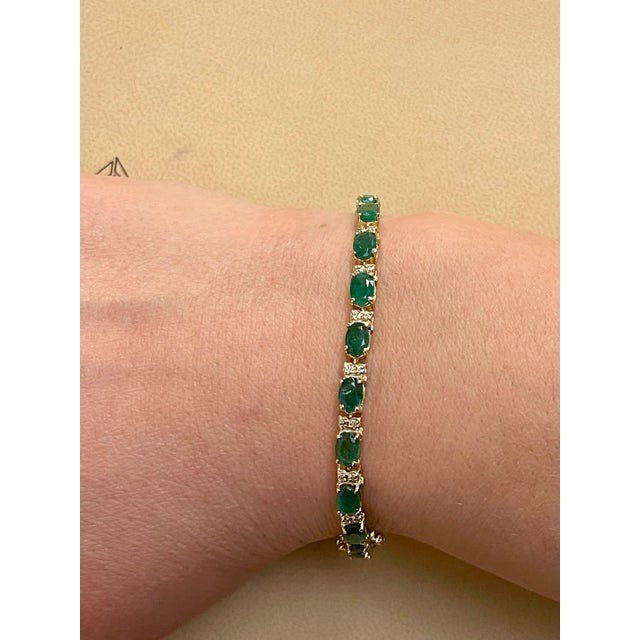 12 Ct Natural Brazilian Emerald and Diamond Tennis Bracelet 14 Karat WHITE Gold For Sale - Image 9 of 18