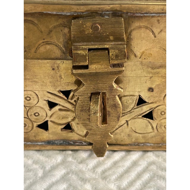 Mid 20th Century Brass Chinoiserie Pierced Floral Cricket Box For Sale In New Orleans - Image 6 of 9