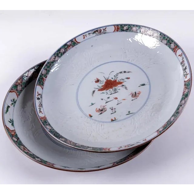 Chinese Chinese Kangxi Period Porcelain Famille Vert Low Bowls - A Pair For Sale - Image 3 of 11