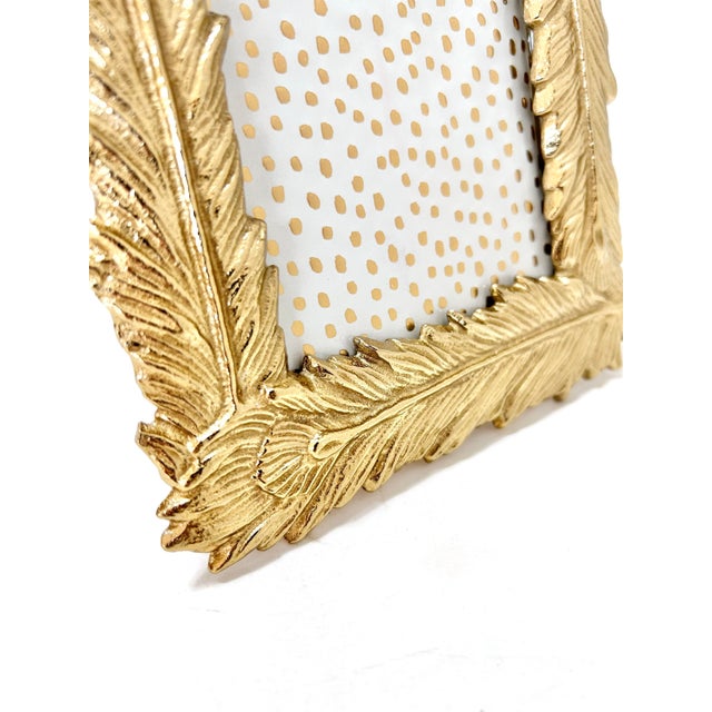 Hollywood Regency Hollywood Regency Gilt Feather Picture Frame – Vintage Gold Leaf Palm Beach Glam Tabletop Frame For Sale - Image 3 of 8