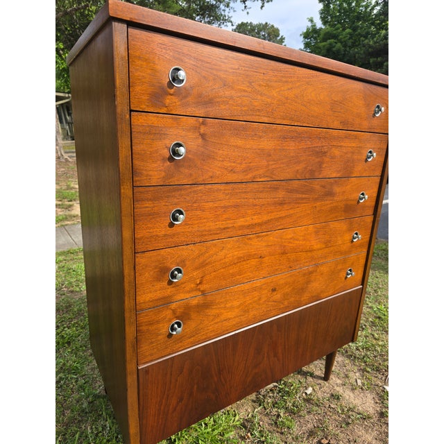 Mid-Century Modern Basset Furniture Mid Century Modern MCM Trimline Gunstock Walnut Dresser For Sale - Image 3 of 8