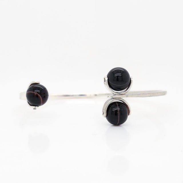 Mid 20th Century Modernist Sterling Silver & Banded Agate Bead Cuff Bracelet For Sale - Image 5 of 12