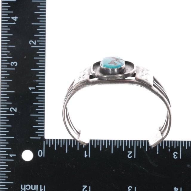 Metal 6" 50's-60's Navajo sterling cuff bracelet with turquoise For Sale - Image 7 of 10