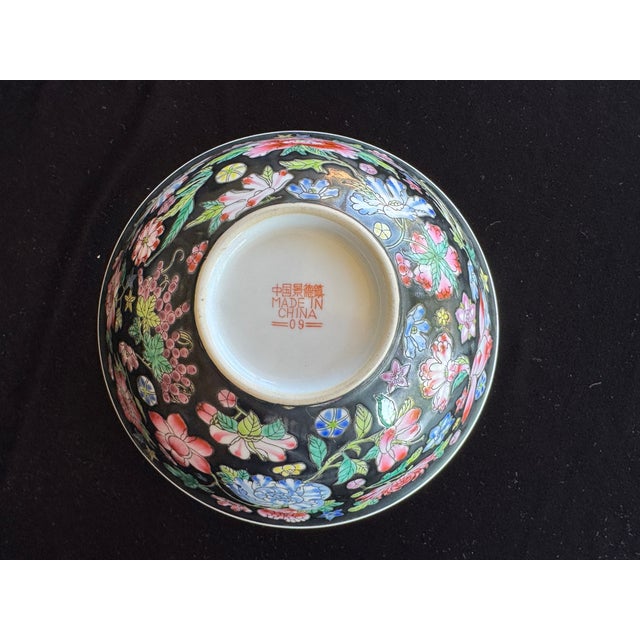 1960s Large Famille Noire Style Chinese Porcelain Bowls, Black Ground Floral - Set of 4 For Sale - Image 12 of 16