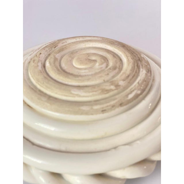 This ashtray, or Vide Poche, is in Agate. In a grey color. It has been done circa 1960, in Italy.