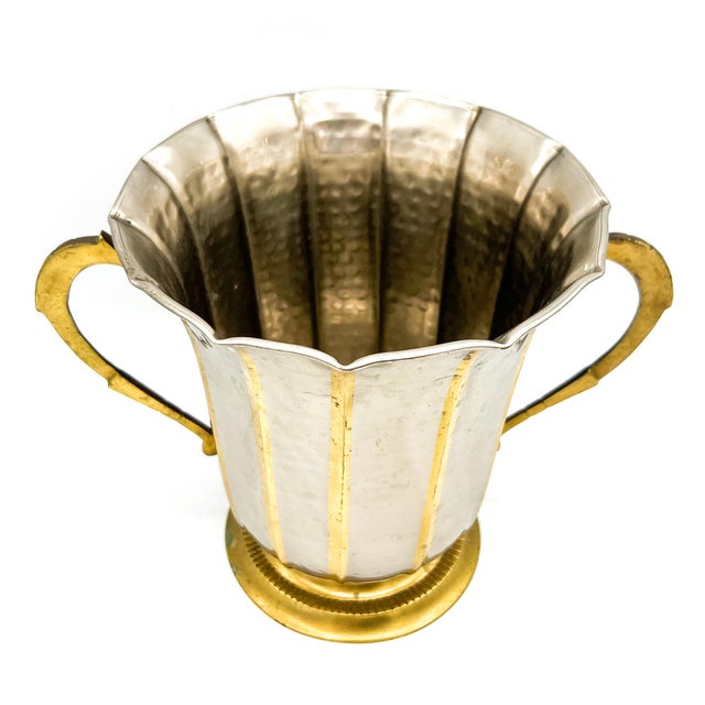 Chapman Manufacturing Company Vintage Hammered Brass & Silver Tone Double Handle Cachepot / Wine Cooler – Hollywood Regency / Neoclassical For Sale - Image 4 of 13