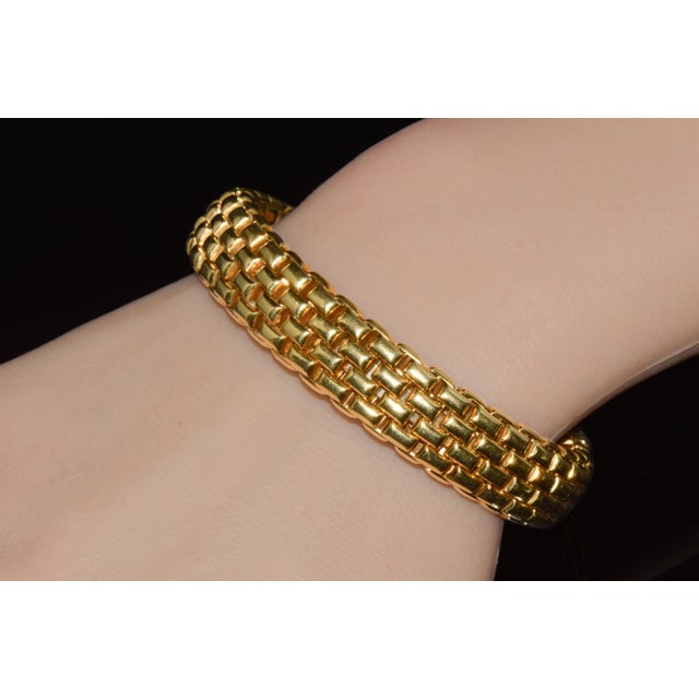 Vintage Fope Flex’it Natural 5.20ct Diamond Sapphire Emerald 18k Gold Open Cuff Bracelet For Sale In Dallas - Image 6 of 14