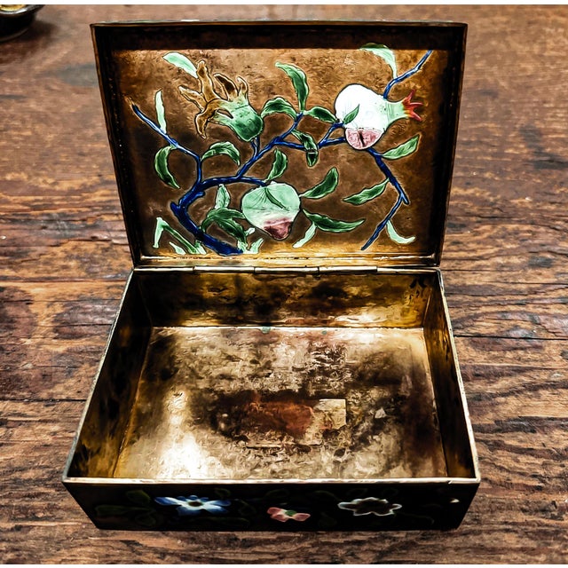 Early 20th Century Chinese Jade and Enamel Cloisonne Hinged Metal Box For Sale - Image 4 of 9