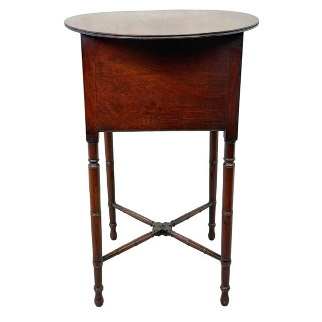 Early 19th Century Georgian Oval Top Occasional Table in Mahogany, 1815 For Sale - Image 4 of 11