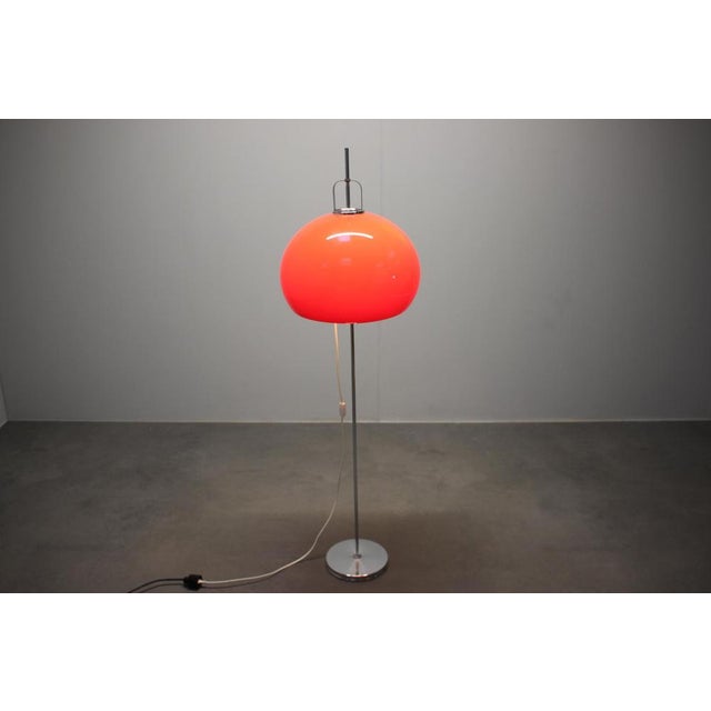 Space Age Chrome Floor Lamp with Plastic Shade from Guzzini / Meblo, Italy, 1970s For Sale - Image 10 of 13