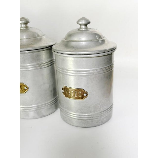 Provincial French Aluminium Kitchen Canisters, 1950s, Set of 6 For Sale - Image 6 of 17