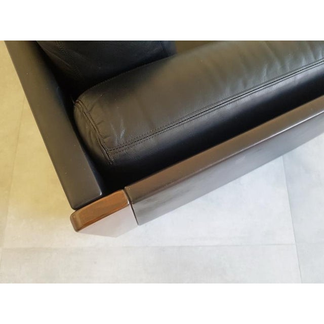 Wood Mod. 920 Modular Sofas in Black Leather and Walnut by Afra & Tobia Scarpa for Cassina, 1967, Set of 2 For Sale - Image 7 of 18