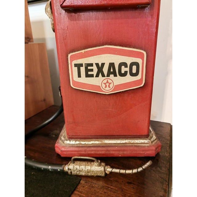 2000 - 2009 Vintage Limited Edition Texaco Case Cabinet in the Shape of Petrol Pump, 2000s For Sale - Image 5 of 13