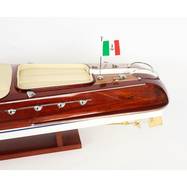 Riva Aquarama Speedboat Model with Cream Interior For Sale - Image 13 of 18