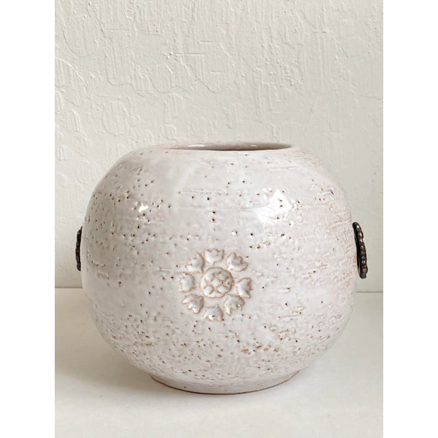 Mid 20th Century Mid Century Aldo Londi for Bitossi White Medallion Vase 1960s For Sale - Image 5 of 7