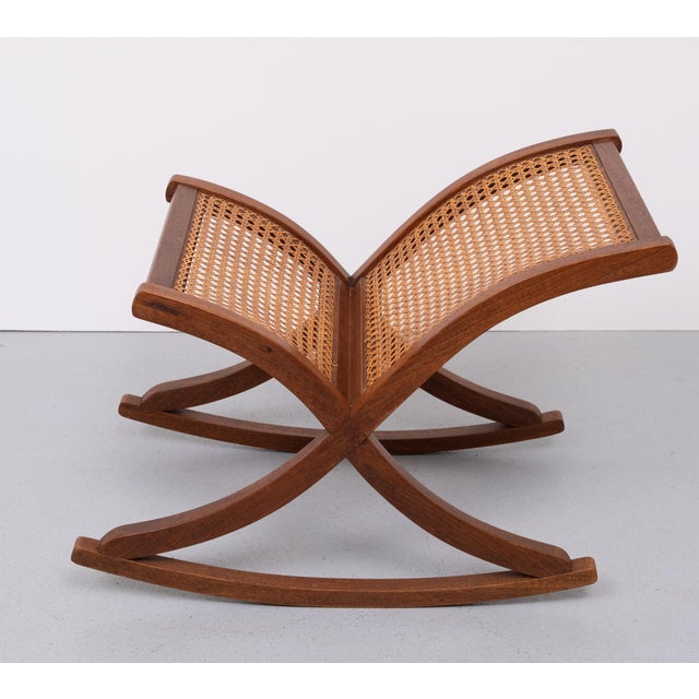 Mid-Century Modern Organic Shaped Wicker Footstool, Holland, 1960s For Sale - Image 3 of 8