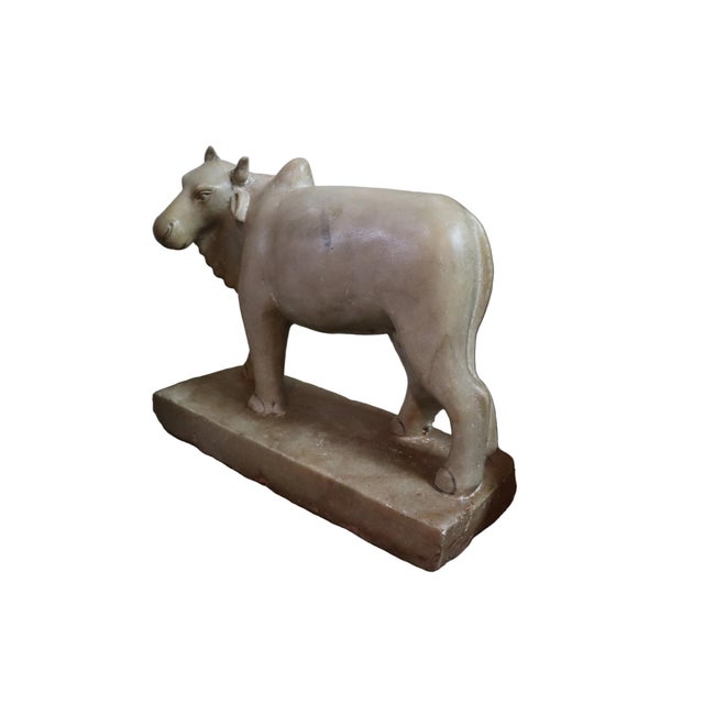 Off-white Hindu Hand Carved Marble Nandi Brahman Bull Statue For Sale - Image 8 of 14