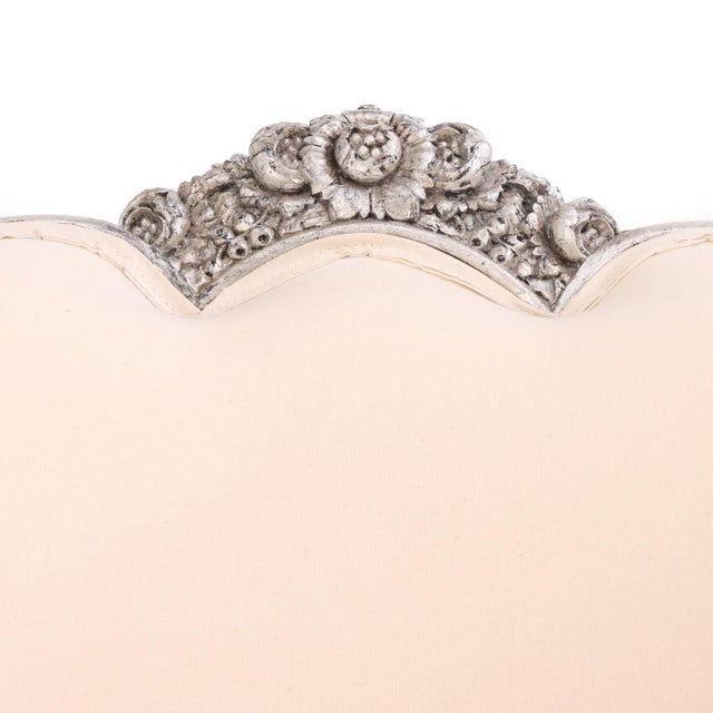 A Pair of French Louis XV Style Silver Leaf Lounge Chairs, C. 1930. For Sale In Philadelphia - Image 6 of 6