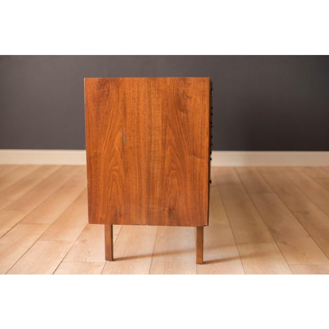 Mid Century Modern Walnut 12-Drawer Dresser by Jack Cartright for Founders Co. For Sale - Image 12 of 18