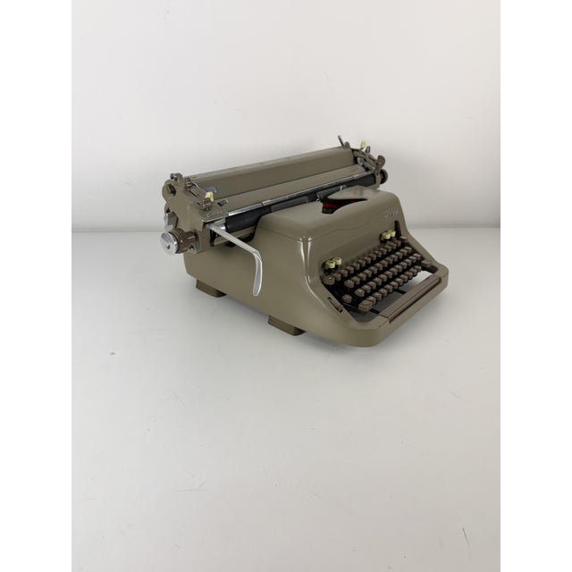 Mid-Century Modern Vintage Italian Everest Typewriter, 1940s For Sale - Image 3 of 14
