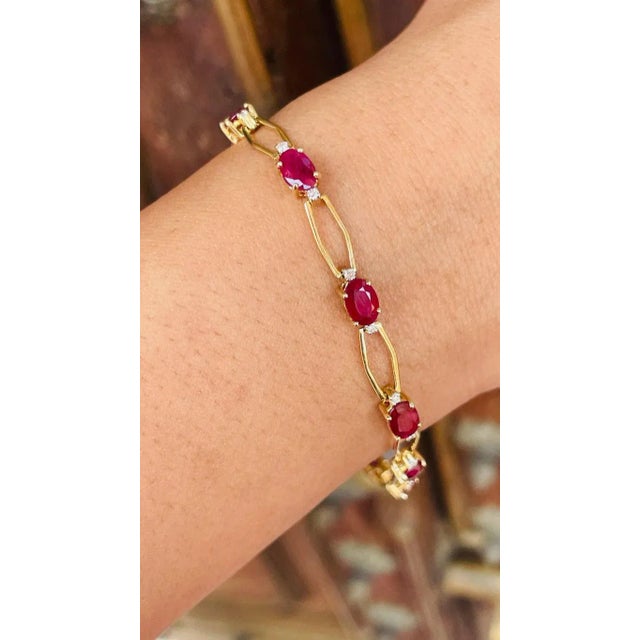 Contemporary 1920s Style Deep Red Ruby Tennis Bracelet With Diamonds in 14kt Yellow Gold For Sale - Image 3 of 15