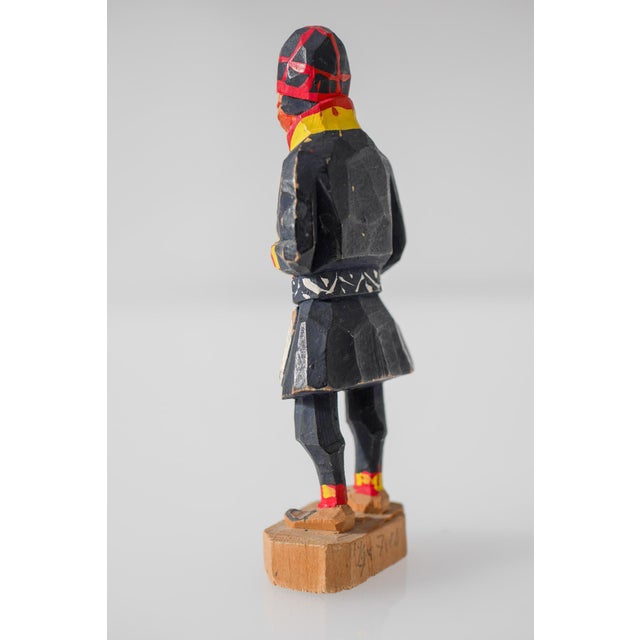 1950s Mid-20th Century Scandinavian Traditional Hand-Carved Saami Figure from Georg Jonsson, 1950s For Sale - Image 5 of 18