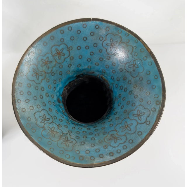 19th Century Pair of Japanese Edo Style Cloisonne Enamel Vases With Flowers For Sale - Image 9 of 12