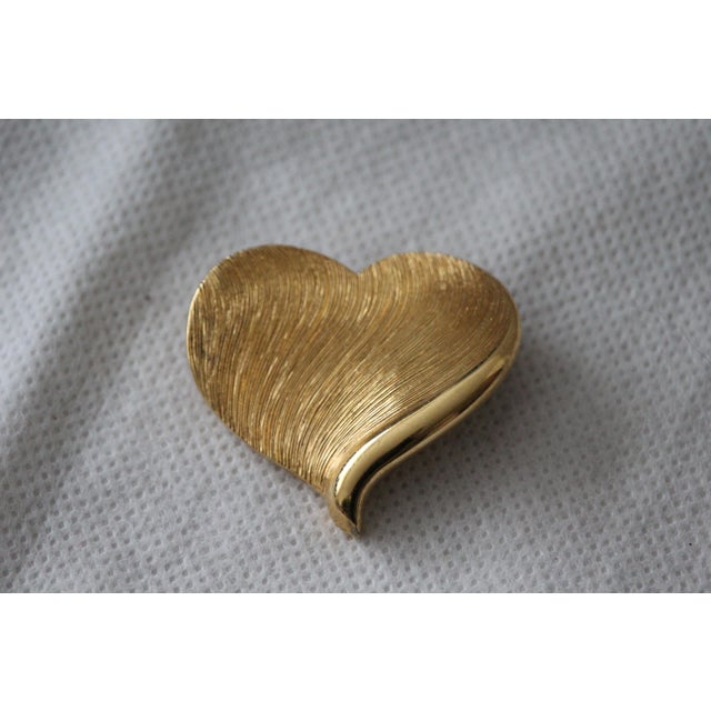 Metal Gold Heart Brooch Pin, 1990s For Sale - Image 7 of 7