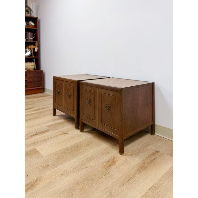 Mid-Century Modern Pair of Vintage MCM Transitional Mersman Clover Walnut End Tables W/ Cabinet For Sale - Image 3 of 13