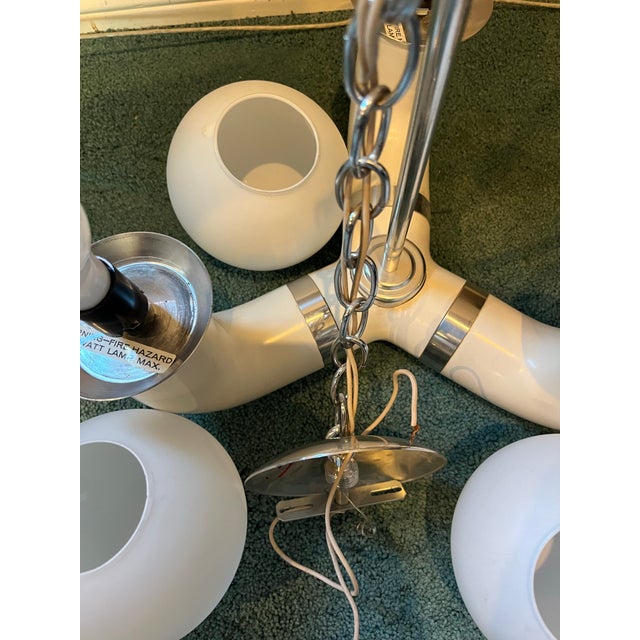 Vianne Glass Co. 1960s Mid Century Modern 3 Globe Space Age Acrylic Chrome Opaline Glass Pendant Chandelier For Sale - Image 4 of 6