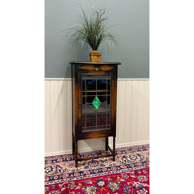 English Antique English Arts & Crafts Oak Leaded Stained Glass Bookcase Cabinet c.1930s For Sale - Image 3 of 17