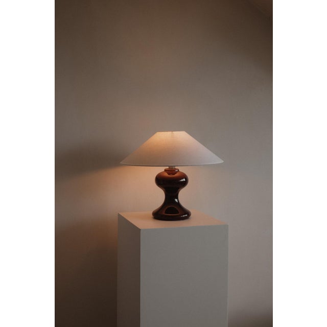 The Cordovan Hourglass Table Lamp in Ceramic For Sale - Image 5 of 10