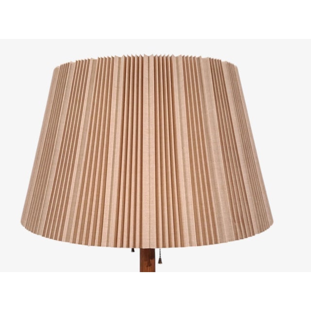 Wood 1940s Mid-Century Modern Edward Wormley, Rare Snack Floor Lamp, Wood, Brass For Sale - Image 7 of 15