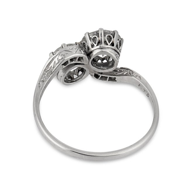 1930s 1930s Art Deco 1.95 Carat Old European Diamond Platinum Toi Et Moi Ring, Size 7 For Sale - Image 5 of 6