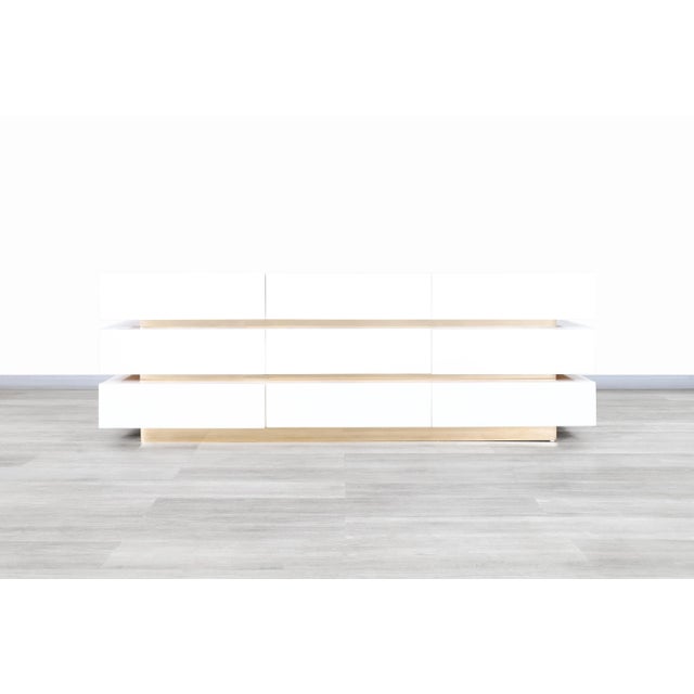 White Vintage Lacquered and Brass Modernist Dresser, 1980s For Sale - Image 8 of 11
