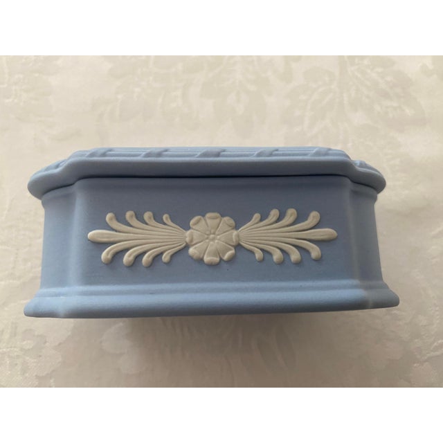 Late 20th Century Unique Wedgwood White on Blue Trinket Pomona Box 7791 in Original Box Mint Condition For Sale In Denver - Image 6 of 12