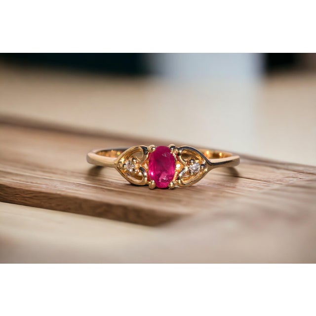 Contemporary Dos Avenida: Oval Brilliant Cut Ruby and Natural Diamond Heart Ring in Yellow Gold For Sale - Image 3 of 11