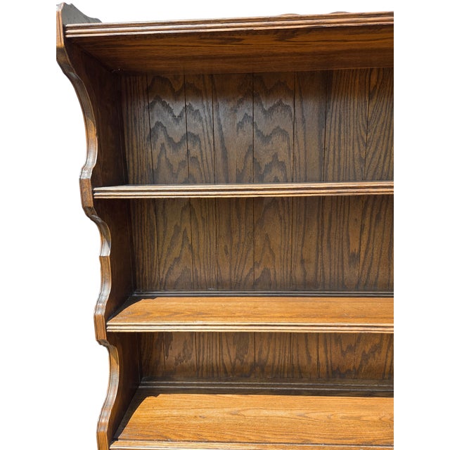 1980s Ethan Allan Charter Oak Jacobean Bookshelf Hutch China Cabinet Display Curio For Sale - Image 10 of 15