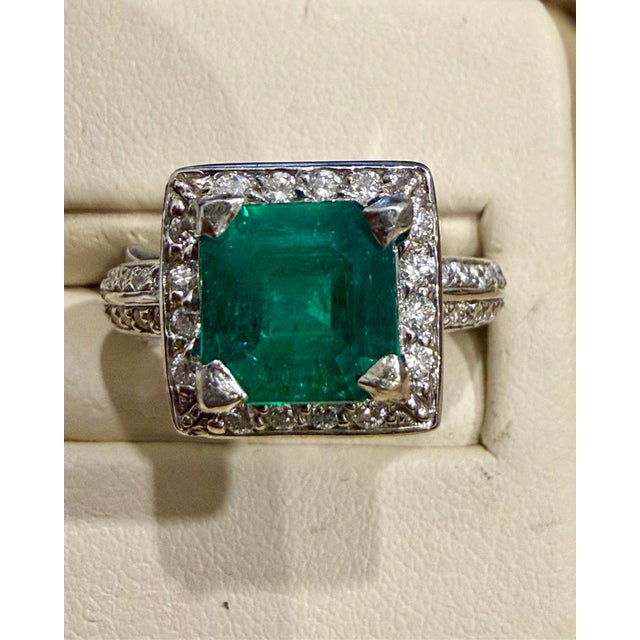 Green 2.8 Carat Emerald Cut Colombian Emerald and Diamond Ring Estate For Sale - Image 8 of 8