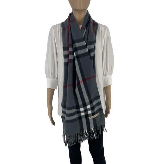 Burberry Burberry Light Grey Plaid 100% Cashmere Scarf For Sale - Image 4 of 8