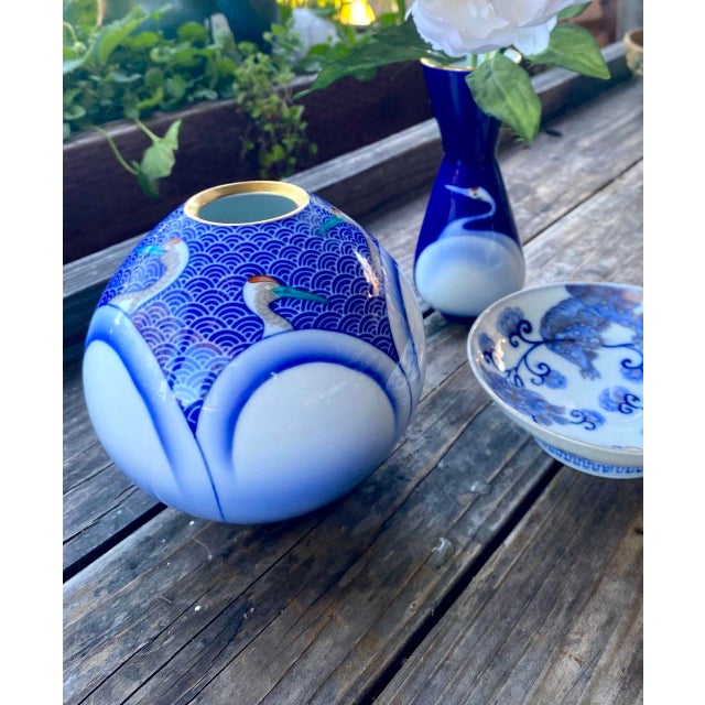 Art Deco Late 20th Century Japanese Porcelain Globe Vase With Cranes, Attributed to Koransha For Sale - Image 3 of 9