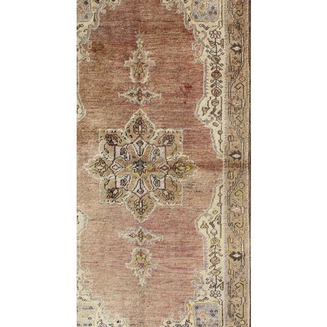 Mid 20th Century Medallion Design Oushak Vintage Rug From Turkey in Mauve Brown and Cream For Sale - Image 4 of 7