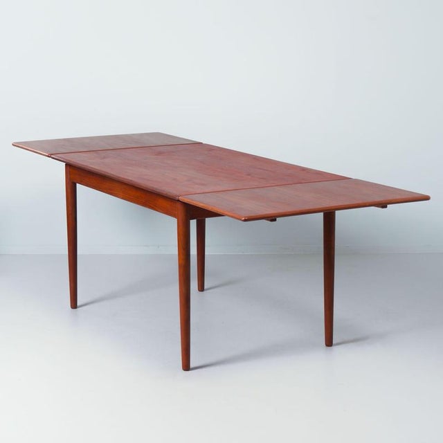 Danish Extendable Teak Dining Table and Model 75 Chairs from Møller, 1960s, Set of 9 For Sale - Image 3 of 11