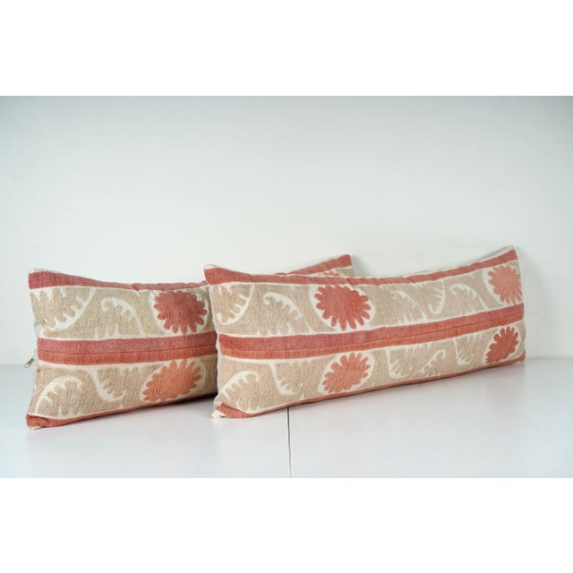 Uzbek Suzani Pillow Cover Elevate your home decor with our Turkish Suzani Pillow Cover, featuring exquisite vintage Uzbek...