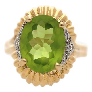 Vintage 6 Carat Oval Cut Peridot 14k Gold Fluted Sunburst Ring, Size 9 For Sale
