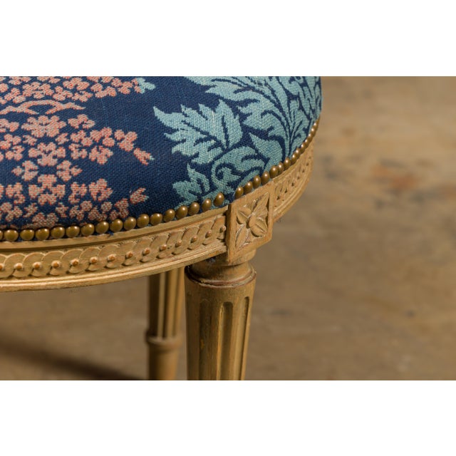 French Neoclassical Style 1920s Painted Stool with Carved Apron and Fluted Legs For Sale - Image 4 of 12