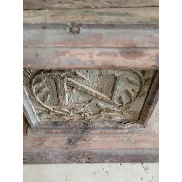 Trio of 18th Century French Private Le Mans Chapel Columns For Sale - Image 4 of 15