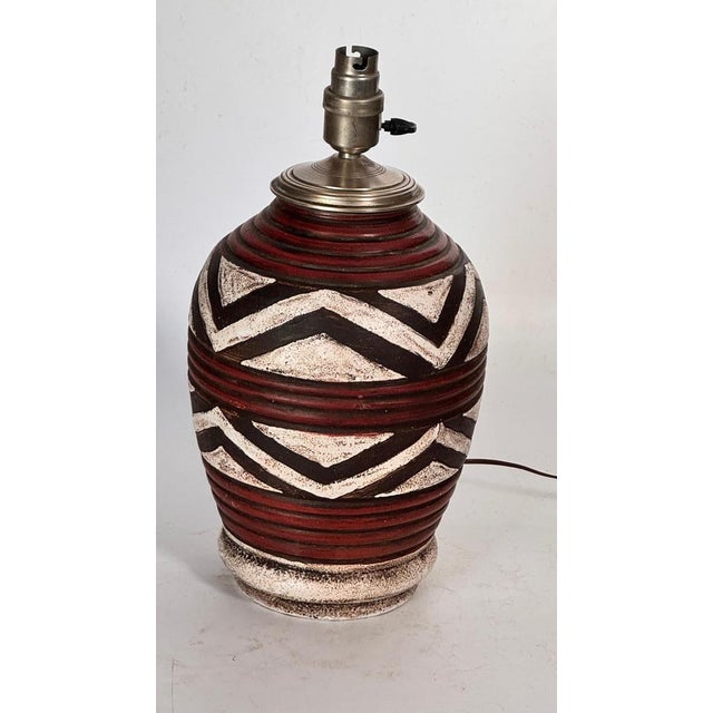 Art Deco French Lamp in Crackled Ceramic and Brass Geometric Red Motifs, 1930s For Sale - Image 6 of 15
