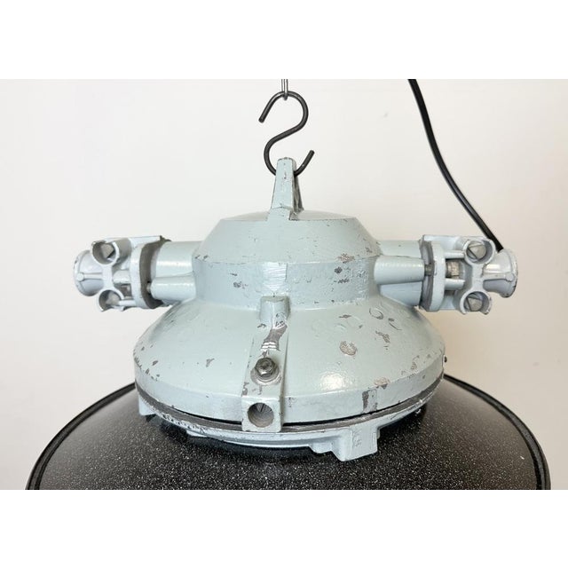 Industrial Grey Cast Aluminium Explosion Proof Lamp with Enameled Shade from Elektrosvit, 1970s For Sale - Image 3 of 16